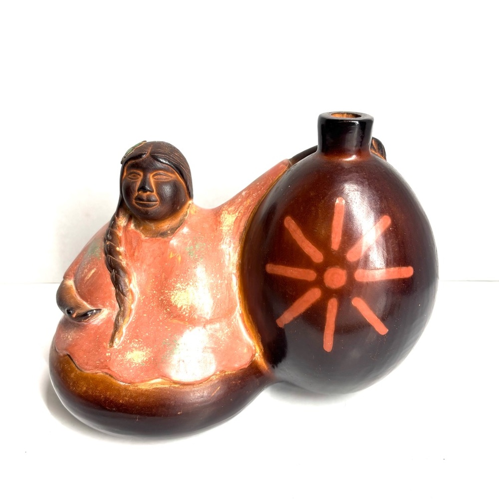 Rare Chulucanas Peru Signed Art Pottery Vase Round rotund female Gordita figure